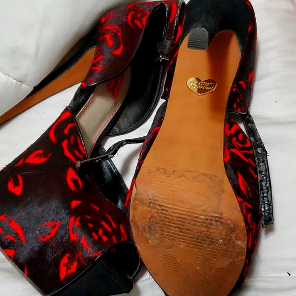 Don't wear anymore in back of my closet 😒 - Picture 4 of 5